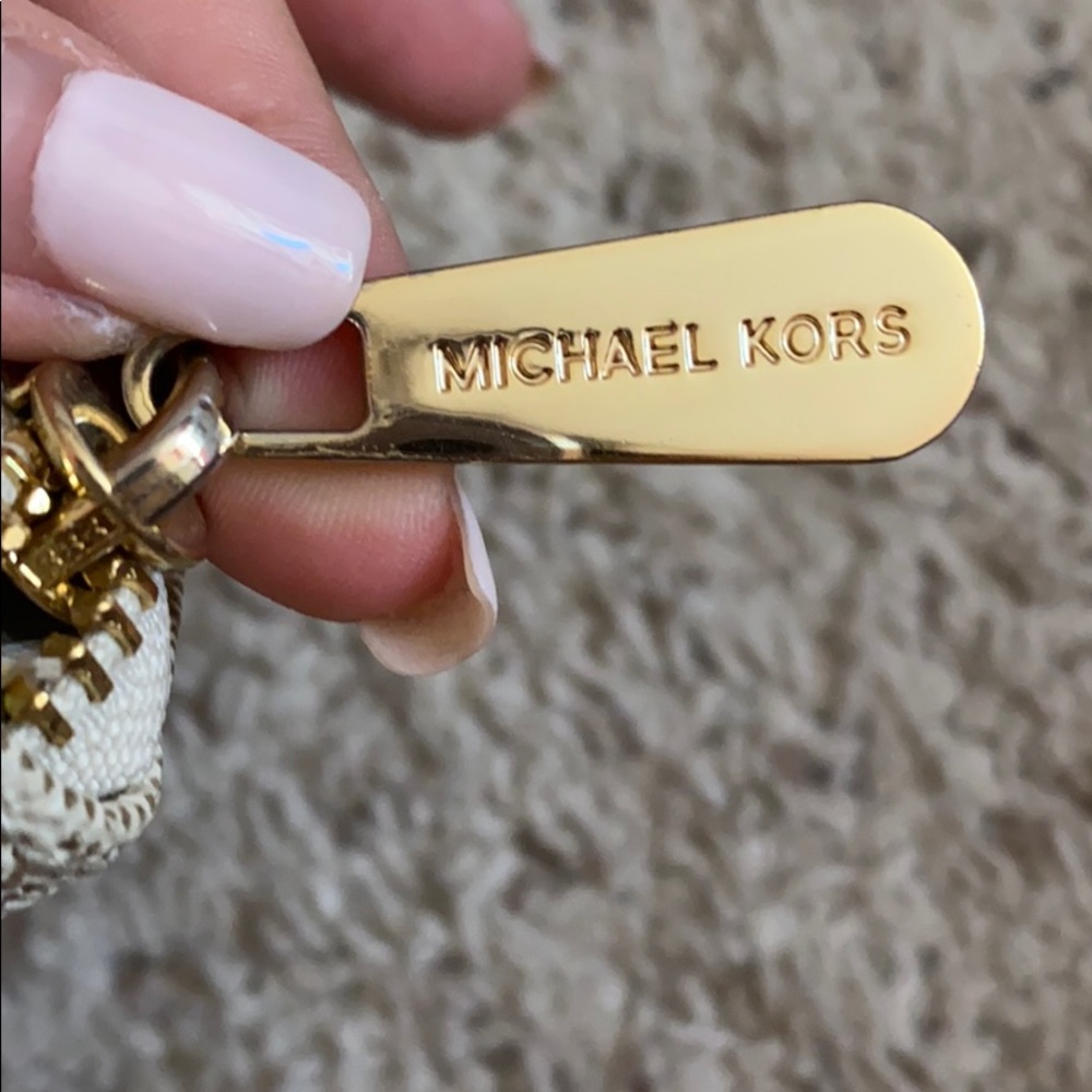 MICHAEL KORS CREAM MONOGRAM ZIP AROUND WALLET - Picture 3 of 8